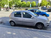 Usado Fiat Punto Dynamic 60 CV (44 kW) 2005 Gris / plata Utilitario