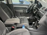 Usado VW Touran Advance 140 CV (102 kW) 2015 Beige Monovolumen