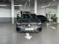 Usado Mercedes GLA200 150 CV (110 kW) 2025 Gris montaña SUV
