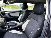 Usado Toyota Avensis Advance 140 CV (102 kW) 2017 Gris Berlina