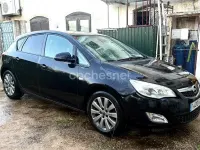 Usado Opel Astra Cosmo 110 CV (80 kW) 2010 Negro Berlina