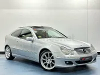 Usado Mercedes C220 150 CV (110 kW) 2007 Gris / plata Berlina