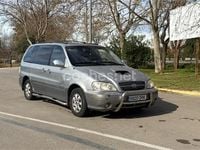 Usado Kia Carnival EX 144 CV (105 kW) 2005 Gris / plata Monovolumen