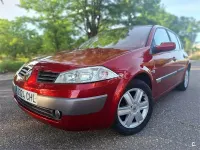 Usado Renault Mégane II Dynamique 98 CV (72 kW) 2003 Rojo Berlina