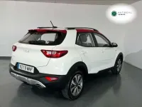 Usado Kia Stonic 84 CV (61 kW) 2023 Blanco SUV