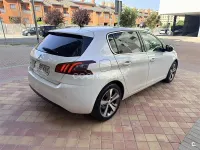 Usado Peugeot 308 Allure 130 CV (95 kW) 2018 Blanco Berlina