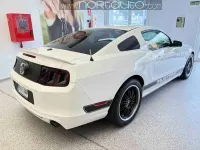 Usado Ford Mustang 305 CV (224 kW) 2013 Blanco Coupe