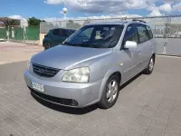 Usado Kia Carens LX 140 CV (102 kW) 2006 Gris / plata Monovolumen
