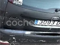 Usado Ford Focus Trend 100 CV (73 kW) 2004 Gris / plata Berlina