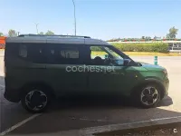 Usado Ford Tourneo Courier Active 125 CV (91 kW) 2024 Verde Monovolumen