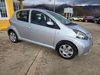Usado Toyota Aygo 68 CV (50 kW) 2008 Gris Utilitario