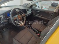Usado Kia Rio 84 CV (61 kW) 2021 Amarillo Berlina