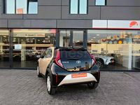 Usado Toyota Aygo X 72 CV (52 kW) 2022 Beige SUV