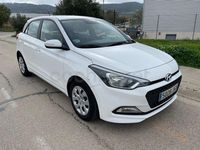 Usado Hyundai i20 75 CV (55 kW) 2015 Blanco Berlina