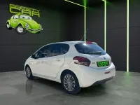 Usado Peugeot 208 Style 100 CV (73 kW) 2016 Blanco Utilitario