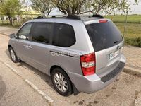Usado Kia Carnival 185 CV (136 kW) 2007 Gris / plata Monovolumen