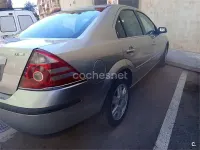 Usado Ford Mondeo Ghia 130 CV (95 kW) 2004 Azul Berlina