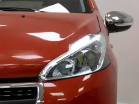 Usado Peugeot 208 Signature Sky 83 CV (61 kW) 2019 Naranja Utilitario
