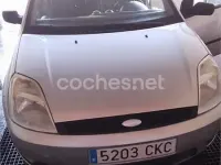 Usado Ford Fiesta Trend 68 CV (50 kW) 2003 Gris / plata Utilitario