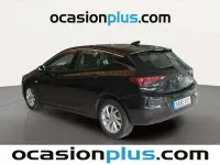 Usado Opel Astra Dynamic 125 CV (91 kW) 2018 Negro Utilitario
