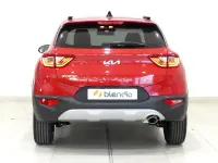Usado Kia Stonic Style 100 CV (73 kW) 2024 Rojo SUV
