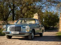 Usado Mercedes 200 75 CV (55 kW) 1982 Verde Berlina