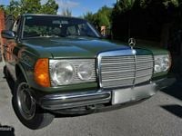 Usado Mercedes 240 75 CV (55 kW) 1978 Verde Berlina