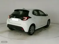 Usado Toyota Yaris Hybrid Active 116 CV (85 kW) 2022 Blanco Berlina