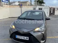 Usado Toyota Yaris Active 111 CV (81 kW) 2017 Gris / plata Berlina