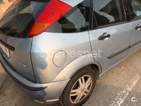 Usado Ford Focus Trend 115 CV (84 kW) 2004 Gris / plata Berlina