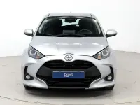 Usado Toyota Yaris Hybrid Active 116 CV (85 kW) 2024 Gris Utilitario