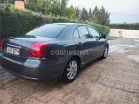 Usado Toyota Avensis Sol 129 CV (94 kW) 2005 Gris / plata Berlina