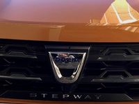 Usado Dacia Sandero Comfort 91 CV (66 kW) 2021 Naranja Berlina