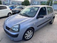 Usado Renault Clio II Campus 65 CV (47 kW) 2004 Gris / plata Berlina
