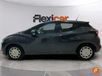 Usado Nissan Micra Acenta 92 CV (67 kW) 2022 Gris Utilitario