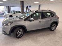 Usado Peugeot 2008 Allure 120 CV (88 kW) 2016 Gris / plata SUV
