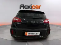 Usado Kia Ceed 136 CV (100 kW) 2018 Negro Utilitario