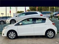 Usado Toyota Yaris Active 69 CV (50 kW) 2013 Blanco Berlina