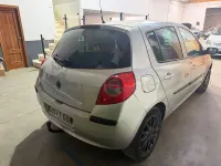 Usado Renault Clio II 100 CV (73 kW) 2008 Gris / plata Berlina