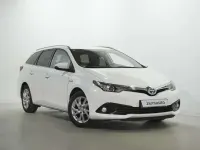 Usado Toyota Auris Hybrid Active 136 CV (100 kW) 2016 Blanco Familiar