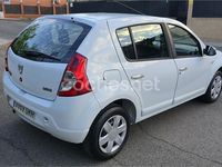 Usado Dacia Sandero Lauréate 70 CV (51 kW) 2010 Blanco Berlina