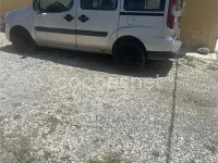 Usado Fiat Doblò 105 CV (77 kW) 2009 Gris / plata Monovolumen