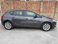 Usado Opel Astra Cosmo 110 HP (80 kW) 2010 Cinzento Sedan