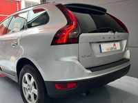 Usado Volvo XC60 Kinetic 136 CV (100 kW) 2013 Gris / plata SUV