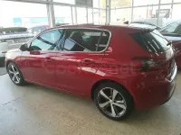 Usado Peugeot 308 130 CV (95 kW) 2020 Granate Berlina