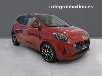 Usado Hyundai i10 66 CV (48 kW) 2023 Rojo Utilitario