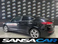 Usado Hyundai Elantra 136 CV (100 kW) 2016 Negro Berlina