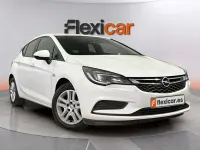 Usado Opel Astra Selective 110 CV (80 kW) 2019 Blanco Berlina
