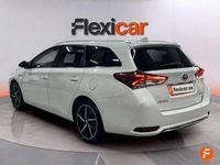 Usado Toyota Auris Touring Sports Active 136 CV (100 kW) 2017 Blanco Familiar