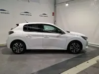 Usado Peugeot 208 Allure 102 CV (75 kW) 2023 Blanco Utilitario